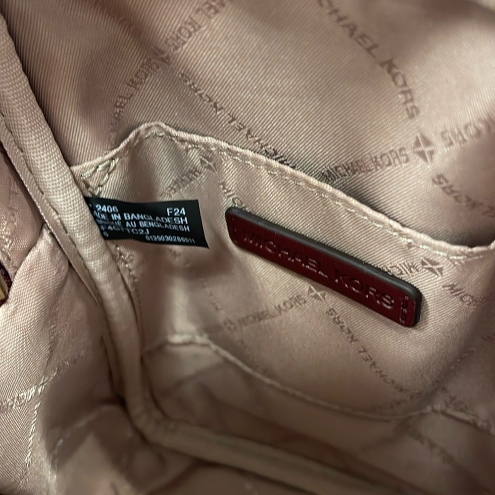 Michael Kors Jet Set Medium Signature Logo Crossbody Bag
Oxblood Multi Jacquard - Picture 6 of 16